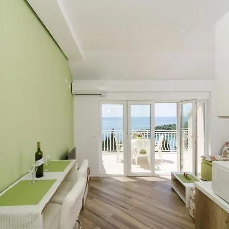 Apartment Marmo Mlini